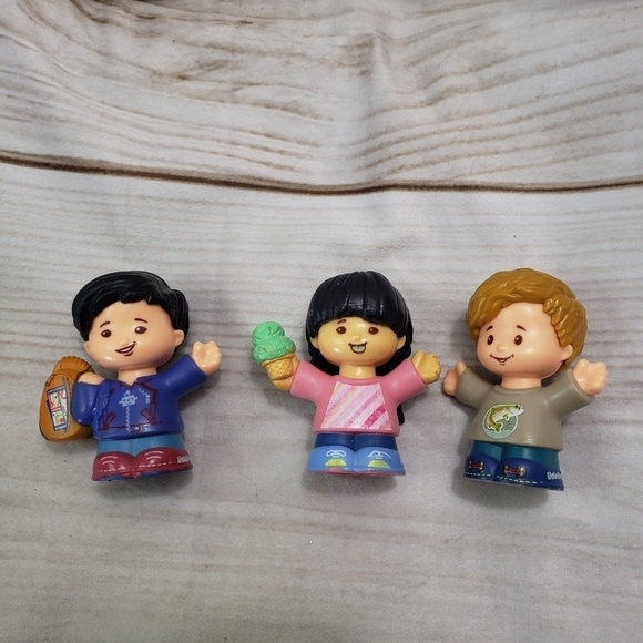 Fisher Price Little People Set Of 3 2.5" Figures Two Boys 1 Girl Ice Cream - Picture 8 of 8